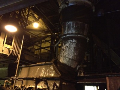 We coal flow aids to reduce bridging and rat-holing and improve coal tranfer and storage